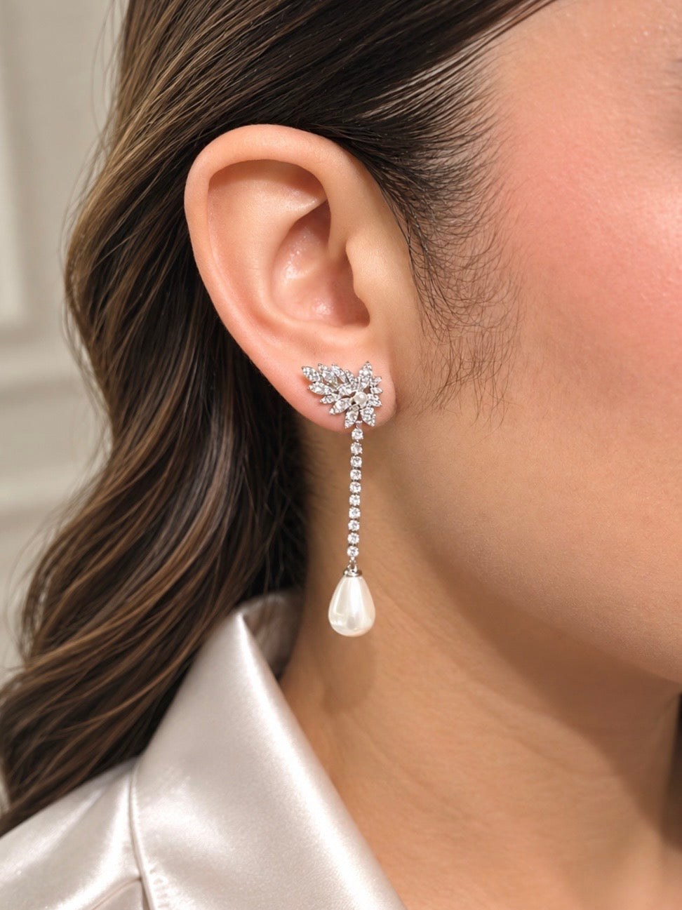 Aretes Largos Hojitas y Perla Gota