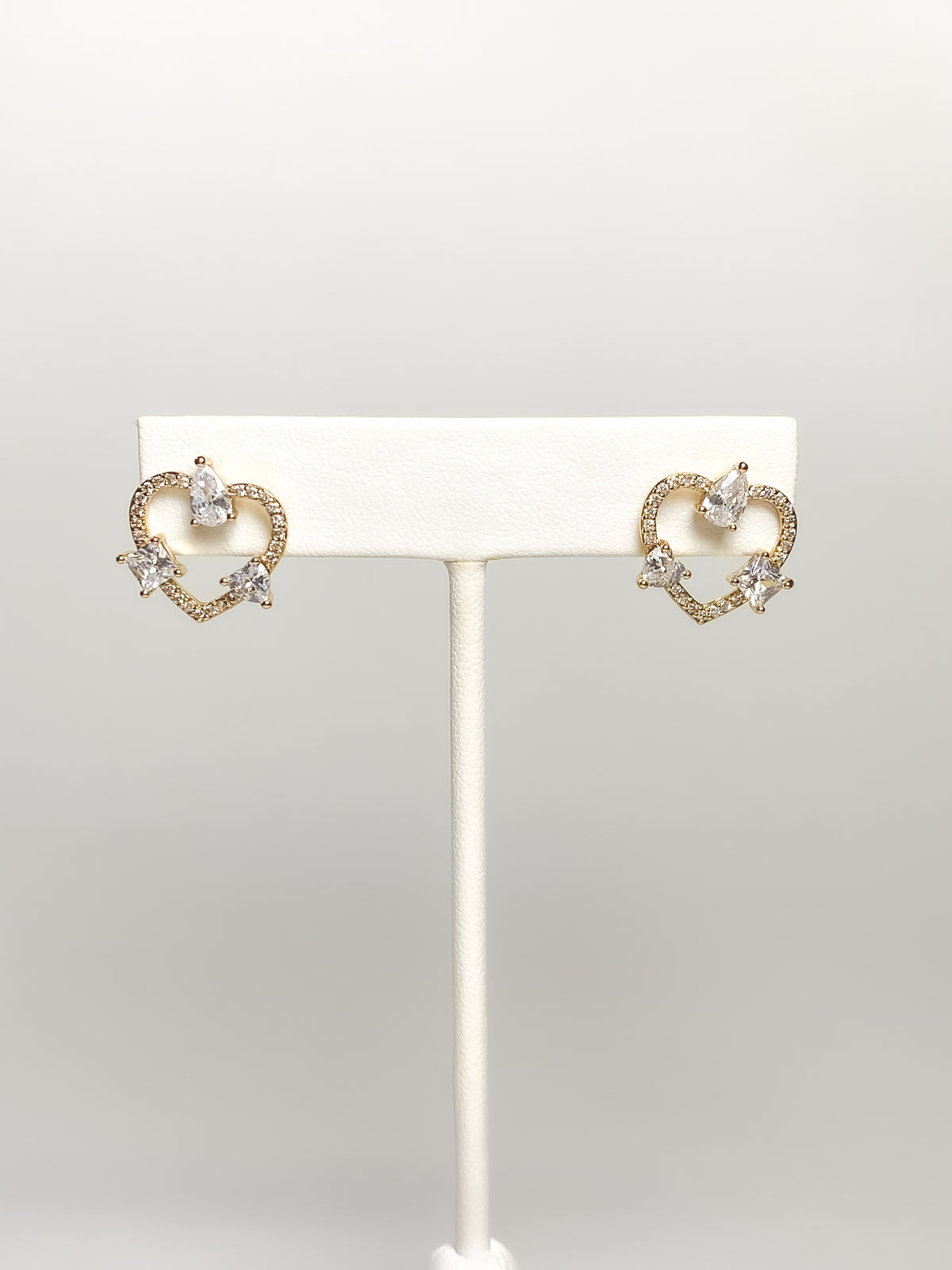 Aretes Corazón y 3 Zirconias