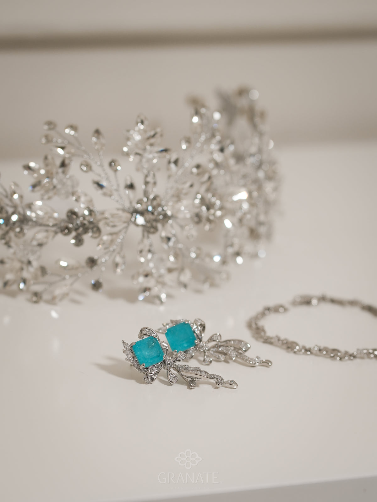 Aretes Lazo con Rombo Azul