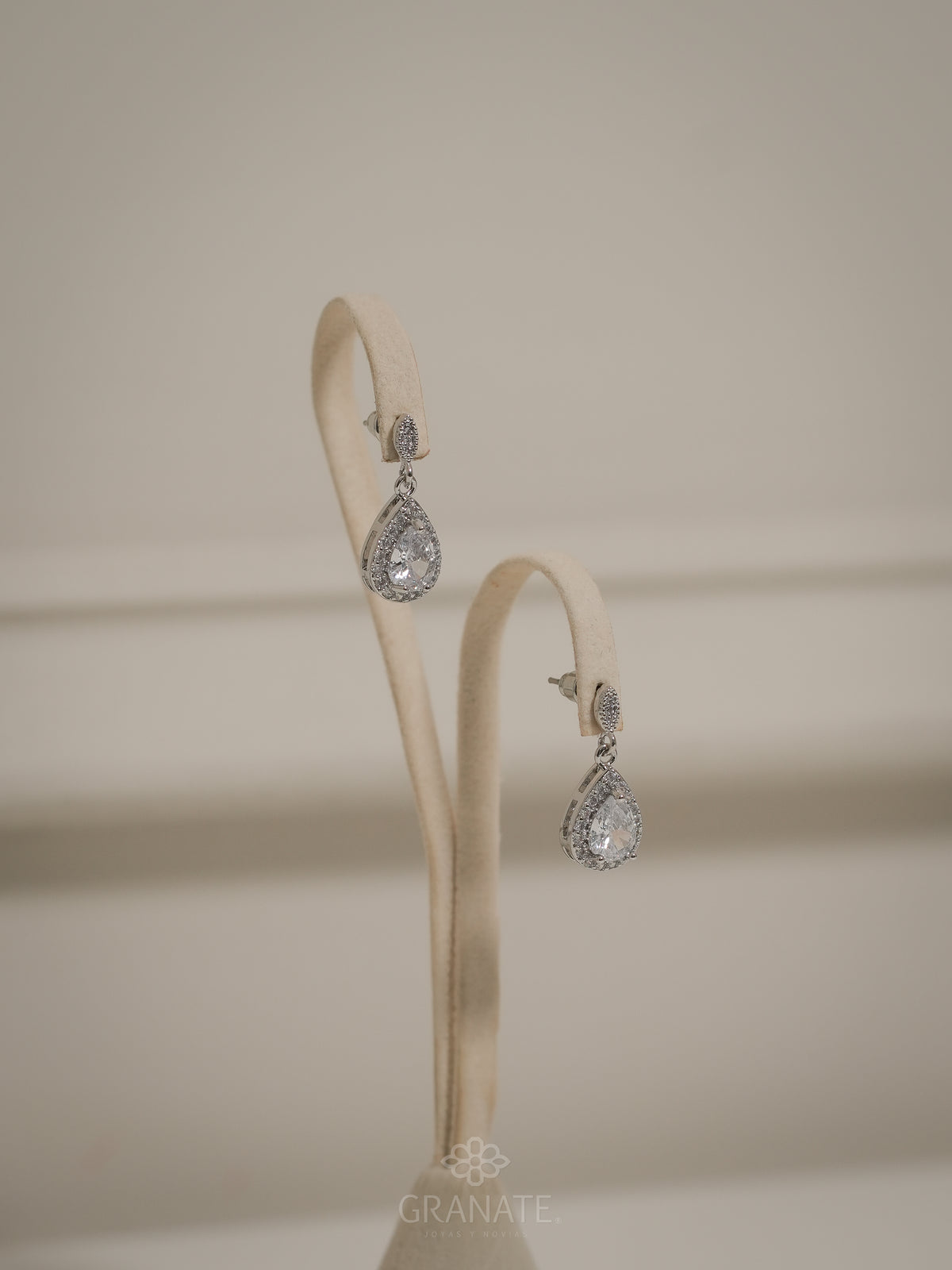 Aretes Marquise y Gota Halo