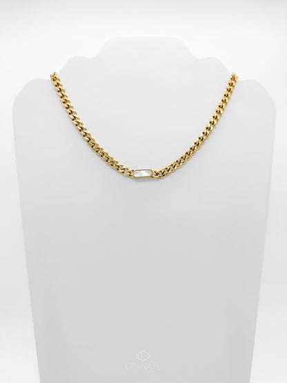 Collar Corto Eslabones y Ovalo Negro