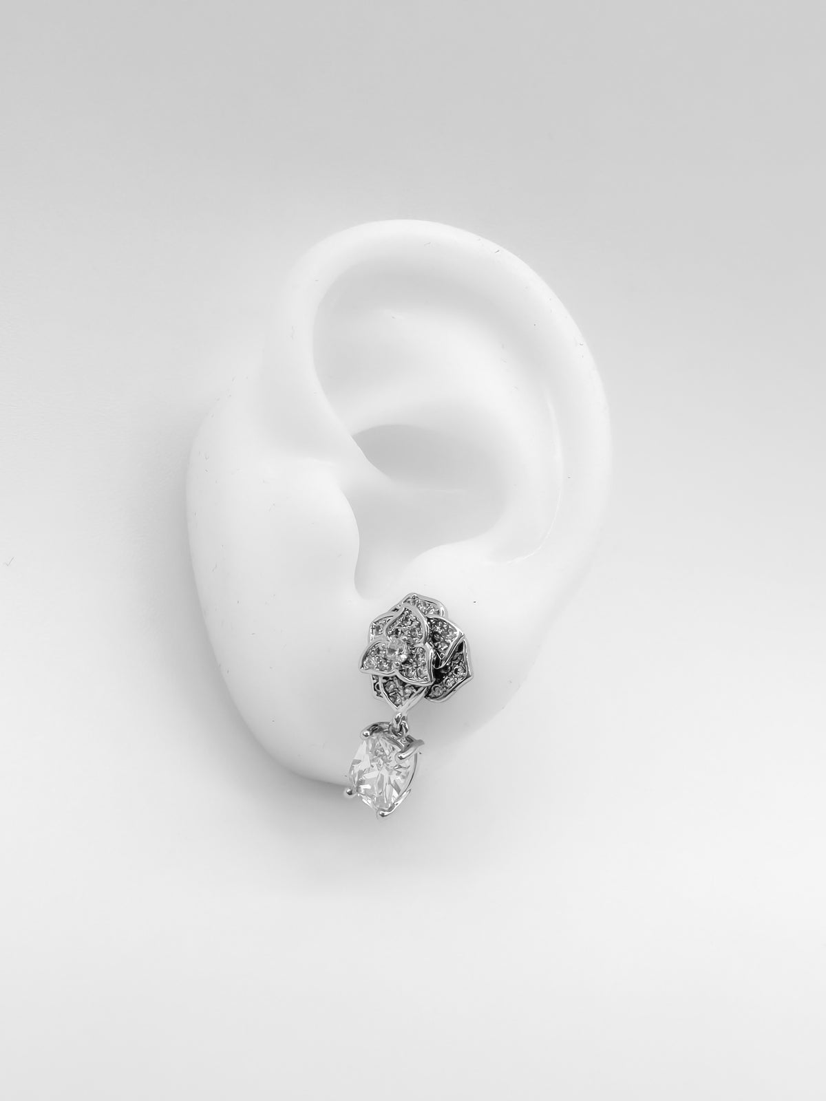 Aretes Flor Pétalos Ovalo