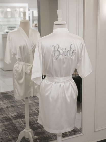 Bata Bordada “Bride” Perla con Gris