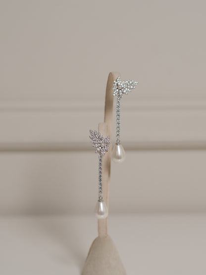 Aretes Largos Hojitas y Perla Gota