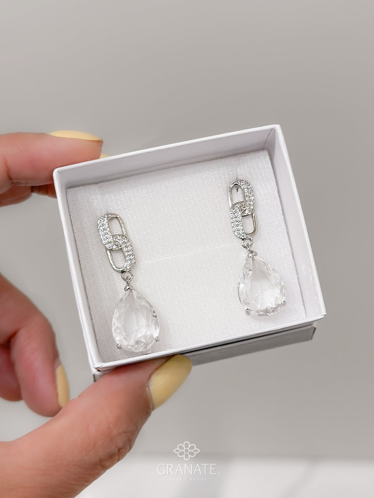 Aretes Eslabón Gota