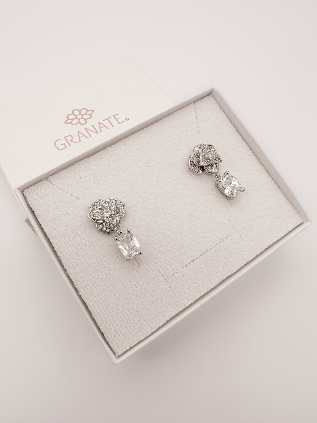 Aretes Flor Pétalos Ovalo