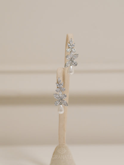 Aretes Hojas con Perla Gota