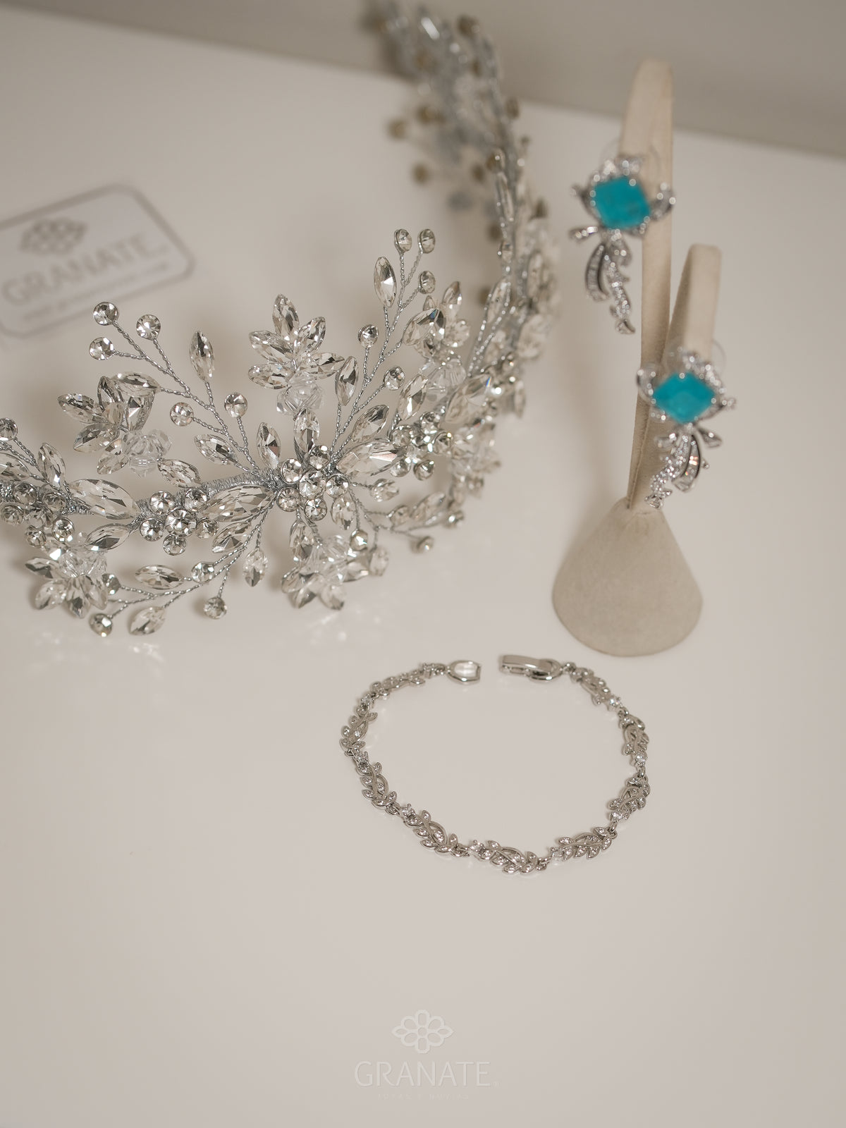 Aretes Lazo con Rombo Azul