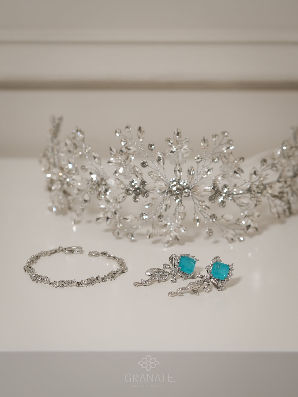 Aretes Lazo con Rombo Azul