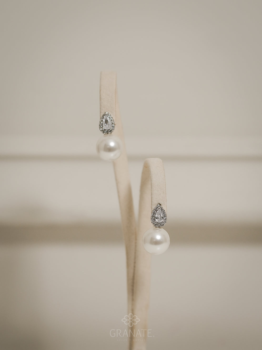 Aretes Gota y Perla de Plata