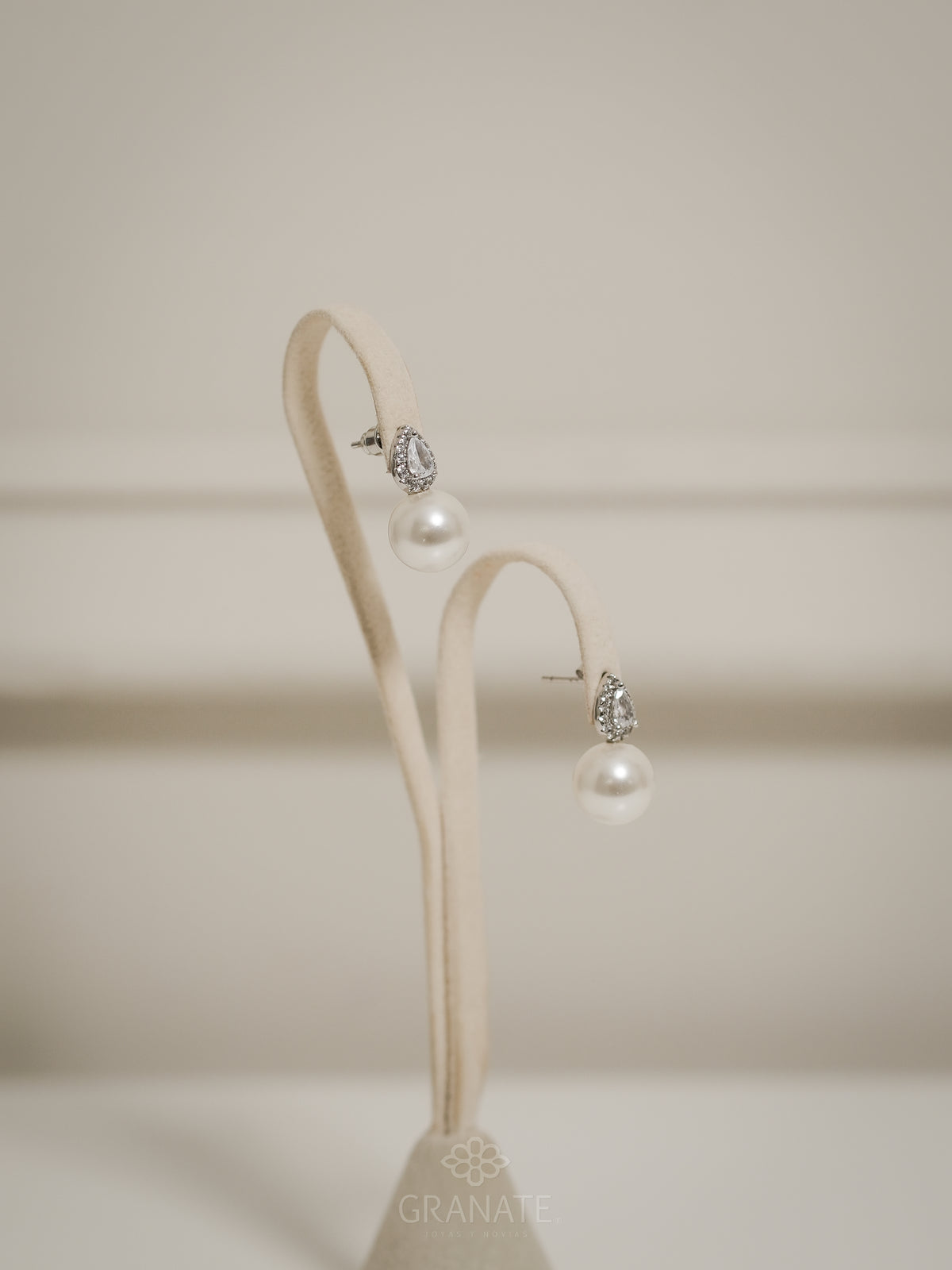 Aretes Gota y Perla de Plata