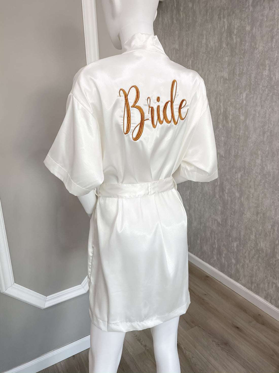 Bata Bordada “Bride” Perla con Oro